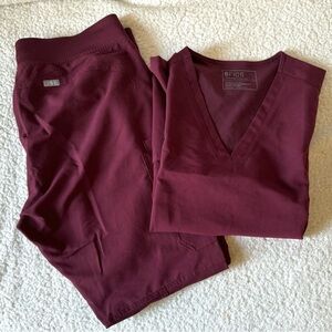 FIGS Scrub Set in Burgundy